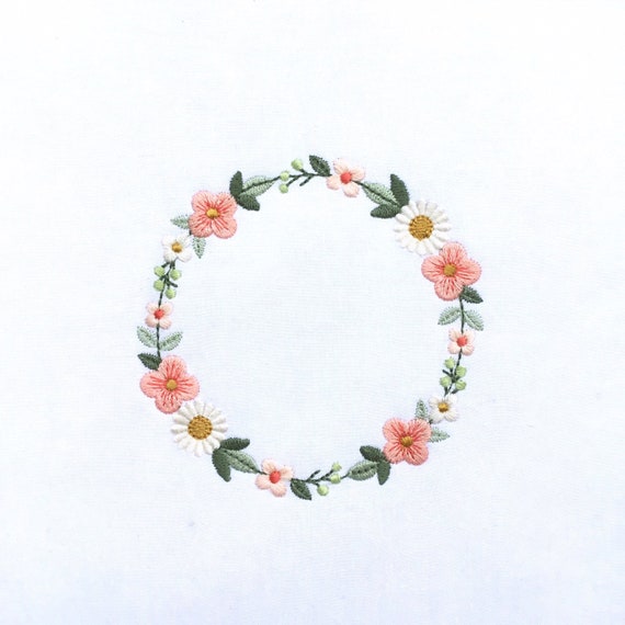 Machine Embroidery Design SMALL Floral Wreath - Dainty Boho