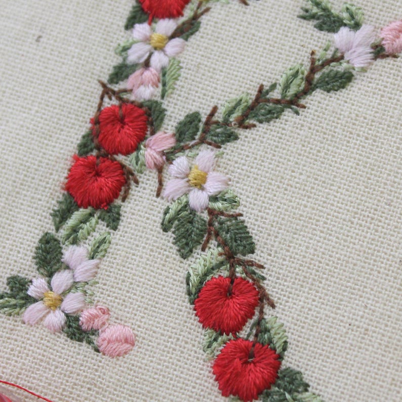 Diseño de bordado a máquina 5 cm de alto Monogramas Letras manzanas y flores Abecedario botánico Caracteres especiales Español Francés etc. imagen 8