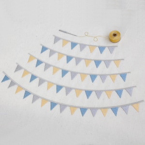 Wzór haftu maszynowego na chorągiewki z zakrzywioną obwódką. Wzory na chorągiewki – girlandy chorągiewek. 5 rozmiarów. Natychmiastowe pobranie.