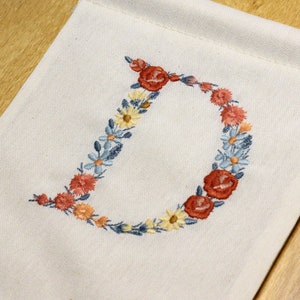 Bordado à máquina LETRA D Maiúscula 3"/7,5 cm Fonte floral delicada Monograma Heirloom Bordado à máquina Stickdatei Ricamo macchina 4x4 bastidor