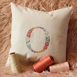 Machine embroidery LETTER O Uppercase 15cm/6"tall dainty floral font 8x8 hoop Heirloom Monogram Broderie machine Stickdatei Ricamo macchina