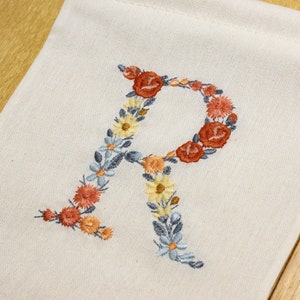 Diseño de bordado a máquina letra R 7,5 cm de alto Bastidor 4x4 (10 cm)  Bordado digital monograma floral Letras de flores matriz de bordado