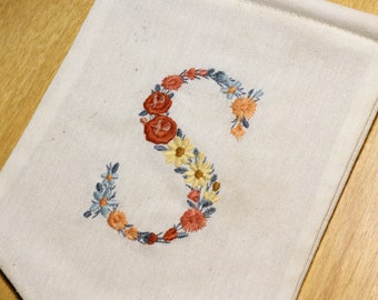 Diseño de bordado a máquina letra S 7,5 cm de alto Bastidor 4x4 (10 cm)  Bordado digital monograma floral Letras de flores matriz de bordado