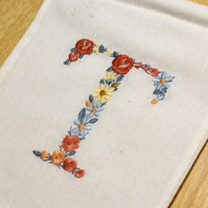 Diseño de bordado a máquina letra T 7,5 cm de alto Bastidor 4x4 (10 cm)  Bordado digital monograma floral Letras de flores matriz de bordado