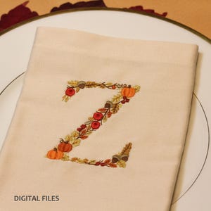 Bordado à máquina LETRA Z Maiúscula 3"/7,5 cm Fonte de Ação de Graças Folhas de Outono, bolotas, abóboras e maçãs - Ricamo Broderie Stickdatei