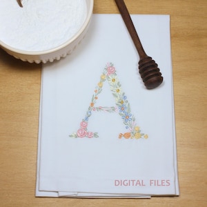 Maschinenstickerei BUCHSTABE A 9,6 cm hoch zierlich floral Schrift Heirloom Monogramm Broderie Maschine Stickdatei Ricamo macchina