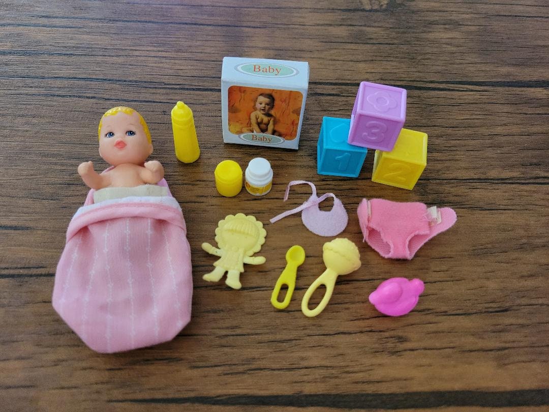 Bavoir miniature et couche-culotte ensemble pour Barbie bébé