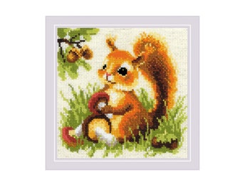 RIOLIS Counted Cross Stitch Kit 7.75" x 7.75" Squirrel 2027