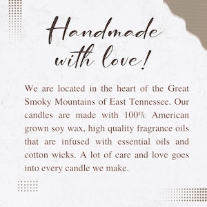 K&ouml;nnte beinhalten: Eine wei&szlig;e Informationskarte mit dunkelbraunem Text, der lautet: Handmade with love! We are located in the heart of the Great Smoky Mountains of East Tennessee. Our candles are made with 100% American grown soy wax, high quality fragrance oils that are infused with essential oils and cotton wicks. A lot of care and love goes into every candle we make.