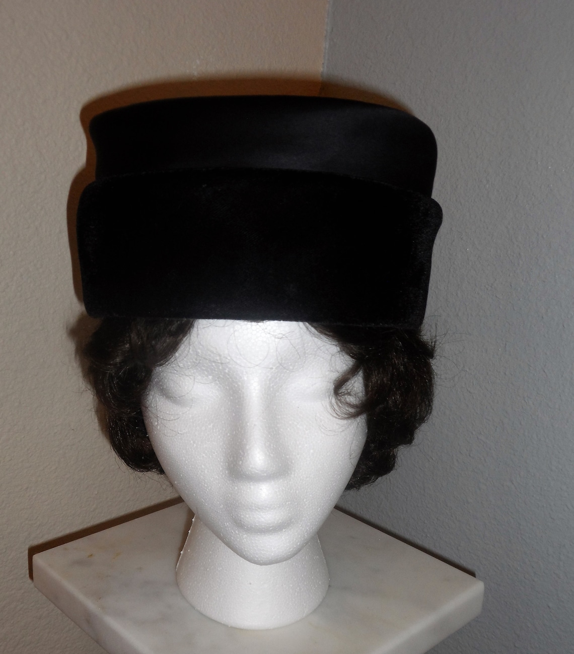 Vintage Pillbox Church Hat, Jackie Kennedy Style With Bow, Two Tone Black Velvet, 1960s Dress