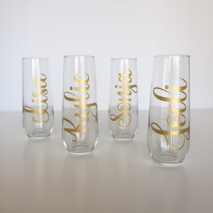 Personalisierte Champagner Flöte, Brautjungfer Champagner Glas, Mädchen Reise Geschenk, Bachelorette Party gefallen, Stemless Champagner Flöte, Geschenk für Sie