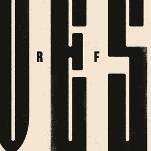 Puede incluir: Dise&ntilde;o gr&aacute;fico en blanco y negro de las letras "R" y "F" con un patr&oacute;n geom&eacute;trico.