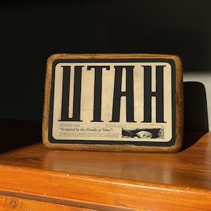 Cartello in legno Utah, targa in legno Utah fatta a mano, cartello rustico per fattoria, decorazione da parete moderna da viaggio di metà secolo, poster di campagna e lodge