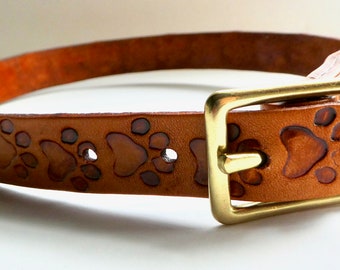 Hand tooled dog paw leather collar, dog collar, paw print dog collar, leather dog collar, sturdy dog collar, paw prints, dog lover gift, dog