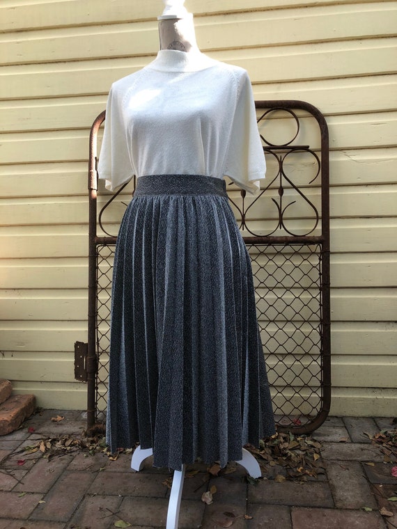 Mad Men!! Cream knit vintage top.