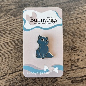 Blue cat - enamel pin