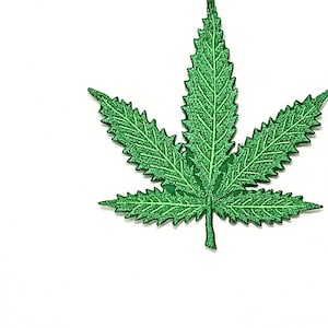 Naszywka do prasowania z liściem konopi (8,5 cm)