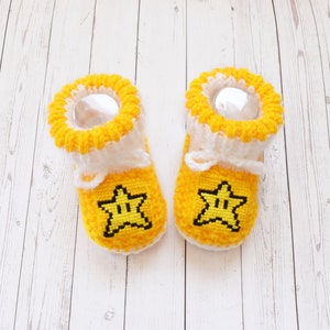 Super Mario Super Star inspirierte gestrickte Babyschühchen * Unisex Stay on Booties * Starman Hausschuhe * Super Star Krippe Schuhe * Mom to be