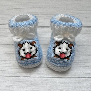 League of Legends Poro inspired knitted baby booties, newborn knitted baby booties, crib shoes, baby shower gift, gamers gift