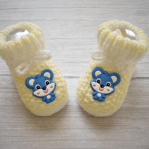 Knitted Mouse Baby Booties * Beige Acrylic Newborn Slippers* Stay-On Crib Shoes * Cute Baby Shower Gift * Newborn Coming Home Outfit
