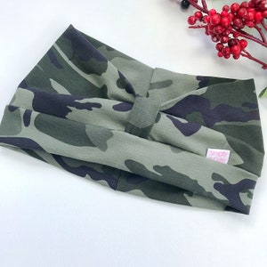 Camo ponytail beanie, Camo messy bun beanie, Camo headband for runner, Boho camouflage headwrap, Camo ear warmer, Gift for her