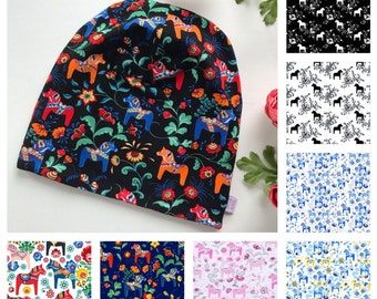 Swedish folkart dalahorse beanie, Dala horse beanie, Swedish kurbits beanie, Scandi folk art beanie, Scandinavian designed beanie hat