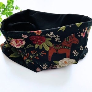 Halsvärmare i stretchig bomullsjersey, Dalahorse-mönstrad halsduk, Blommig ögla för huvan, Vändbar tubbandana, Halsduk för barn, barn och vuxna