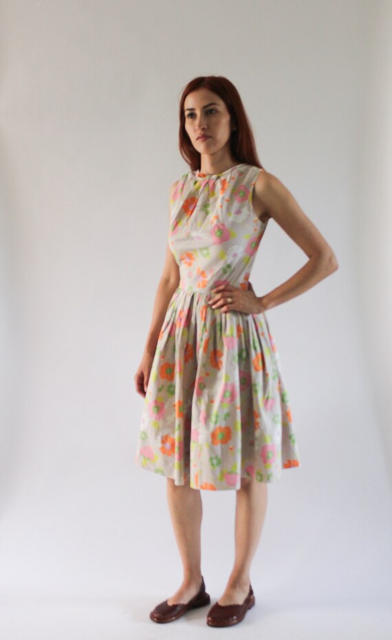 Vintage 1950s Beige Floral Dress | 1960s Floral Dr