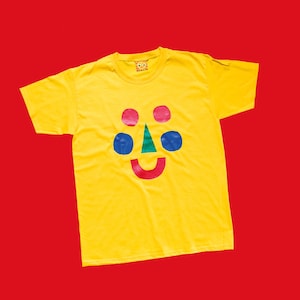 T-shirt Happy Face Handemade, Iron print t-shirt, Illustrations, Silkcreen, smiley t-shirt, handemade t-shirt imagen 1