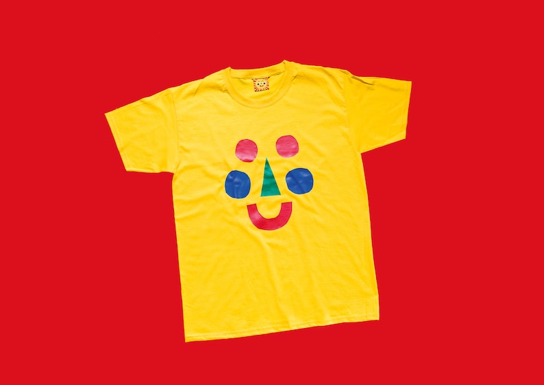 T-shirt Happy Face Handemade, Iron print t-shirt, Illustrations, Silkcreen, smiley t-shirt, handemade t-shirt imagen 1