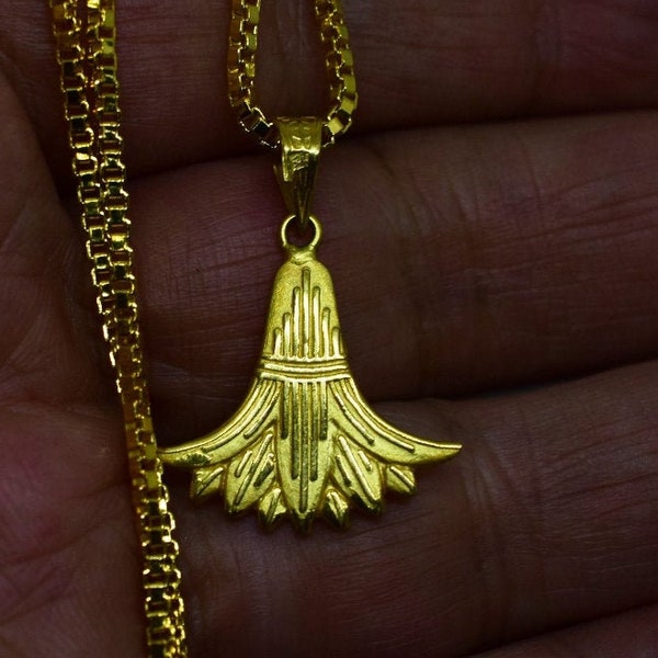 Egyptian Fascinationg Hallmark 18 Karat Gold pendant charm, Egypt Lotus Flower