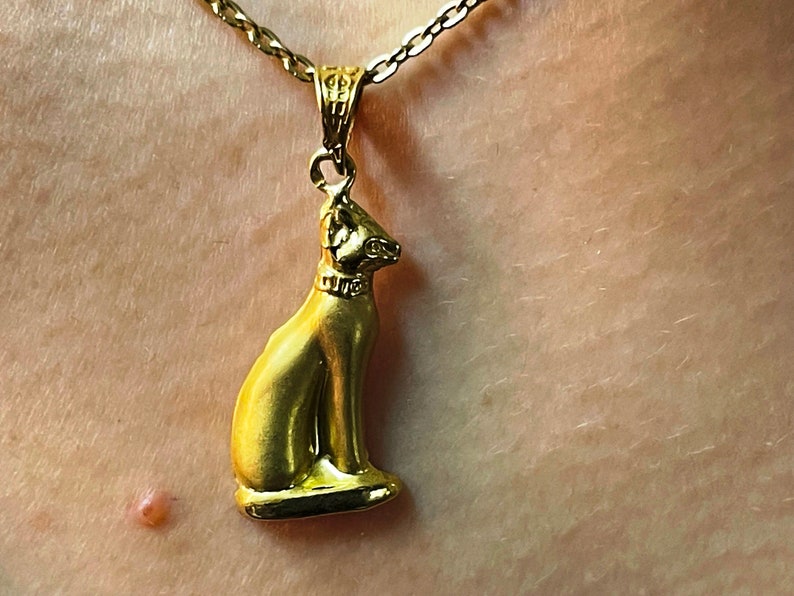 Hallmark ancient Egypt 18 Karat Gold Pendant Goddess Bastet Cat. image 1