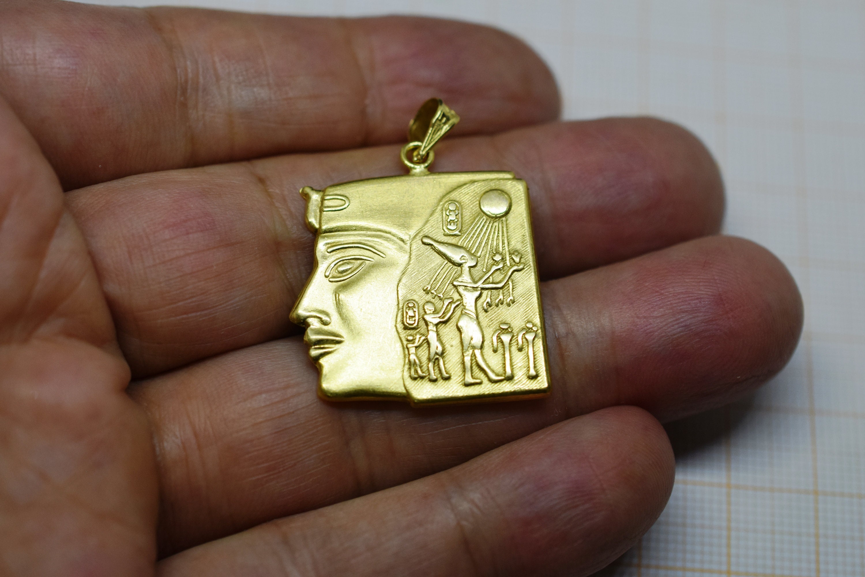 Egyptian Hallmark 18 Karat Gold Fascinating pendant Pharaoh's Queen Hatsheput