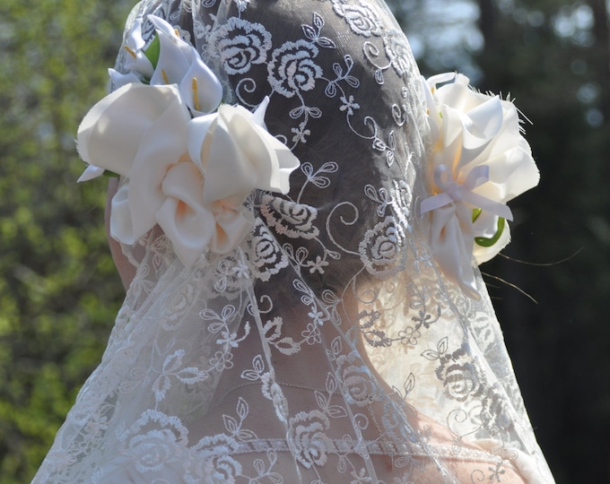Vintage and 1920s inspired lace veil
