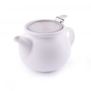 Bule branco com infusor integrado.