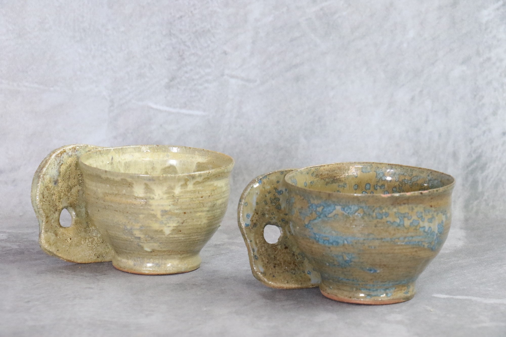 Lot De 2 Tasses Vintage En Faïence De Vallauris, Roger Et Odette, Made In France