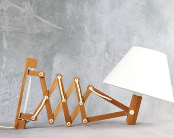 Folding wall lamp in beech - Scandinavian Style - Hansen Erik for Klint (dlg) - wooden scissor light - Sweden