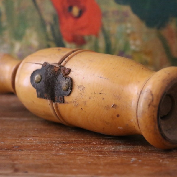 Ancienne bouchonneuse en bois de buis