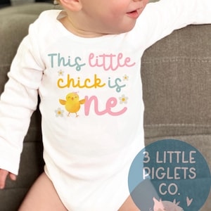 Huhn erste Geburtstag Mädchen Dieses kleine Küken ist ein erstes Geburtstagskind 1. Geburtstag Huhn Mädchen Geburtstag Outfit Baby-Küken Geburtstag Shirt