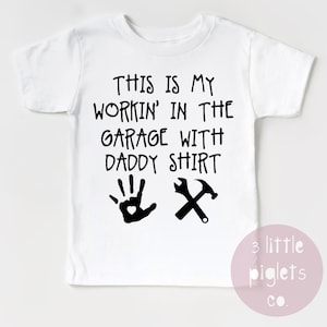 To moja praca w garażu z koszulką dla taty. Dzień ojca. Narzędzia mechaniczne. Mały pomocnik taty. Prezent na baby shower. Koszulka dla taty.