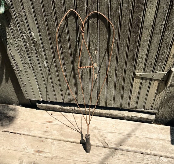 Antique Rug Beater Primitive Heart Metal Wire Wire Rug 