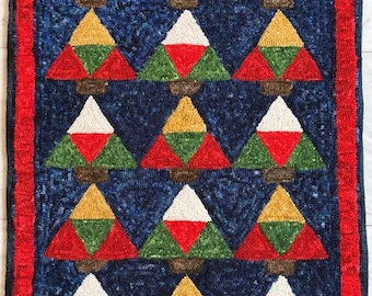 En vente à partir de juillet - Arbres en patchwork, M402, 24 x 35,5 par Joan Moshimer's