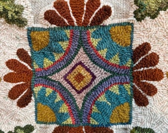 Coussin Lotus Gem, un modèle de tapis crocheté par P is for Primitive