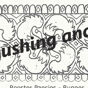 Peut inclure: Motif de course de coqs et de pensées en noir et blanc. Le motif rectangulaire présente des motifs stylisés de coqs et de fleurs, encadrés par une bordure décorative. Le texte "W Cushing and Co." est bien en évidence.
