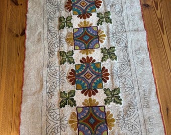 Tapis Lotus Gem Runner, un modèle de tapis crocheté par P is for Primitive