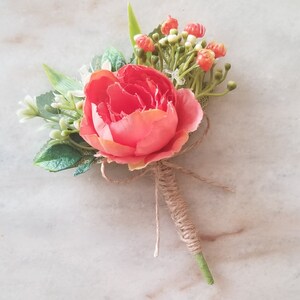 Orange Peony Boutonniere: Handgemachte Hochzeits-Knopfloch