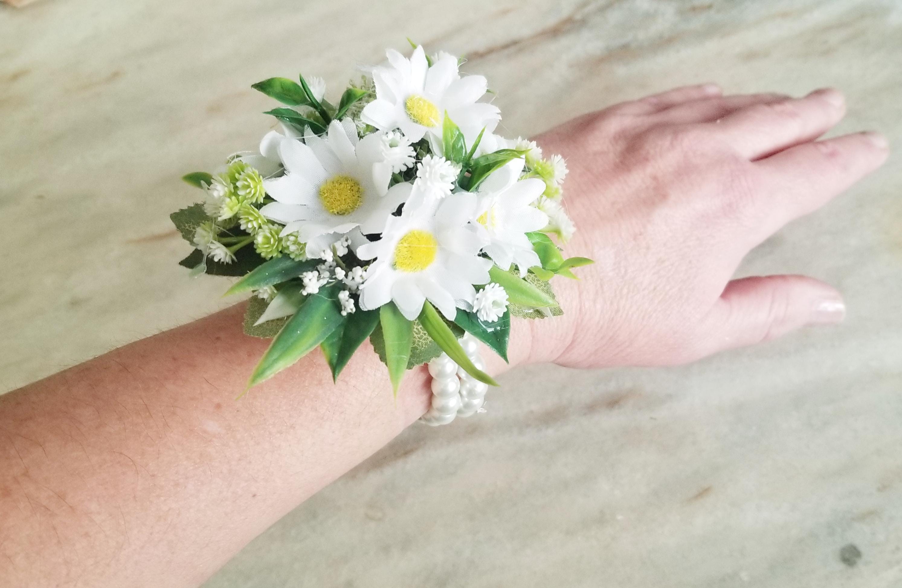 Daisy Wrist Corsage: Pearl Bracelet, Artificial Flowers - Etsy Canada