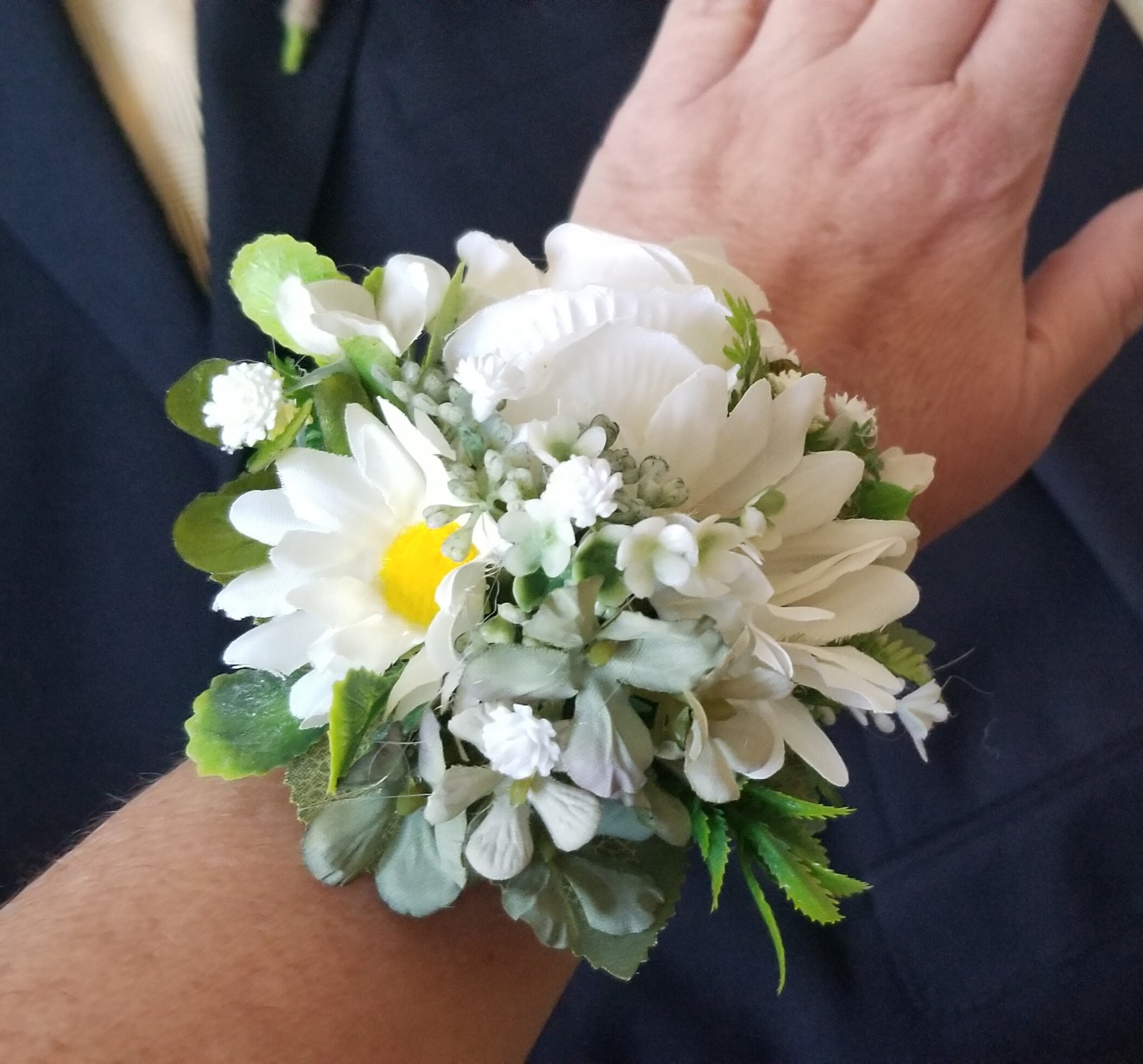 Daisy Wrist Corsage: Double Pearl Wedding Accessory - Etsy