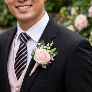Rosa Rose Boutonniere: Handgemachte Seidenhochzeits-Knopfloch