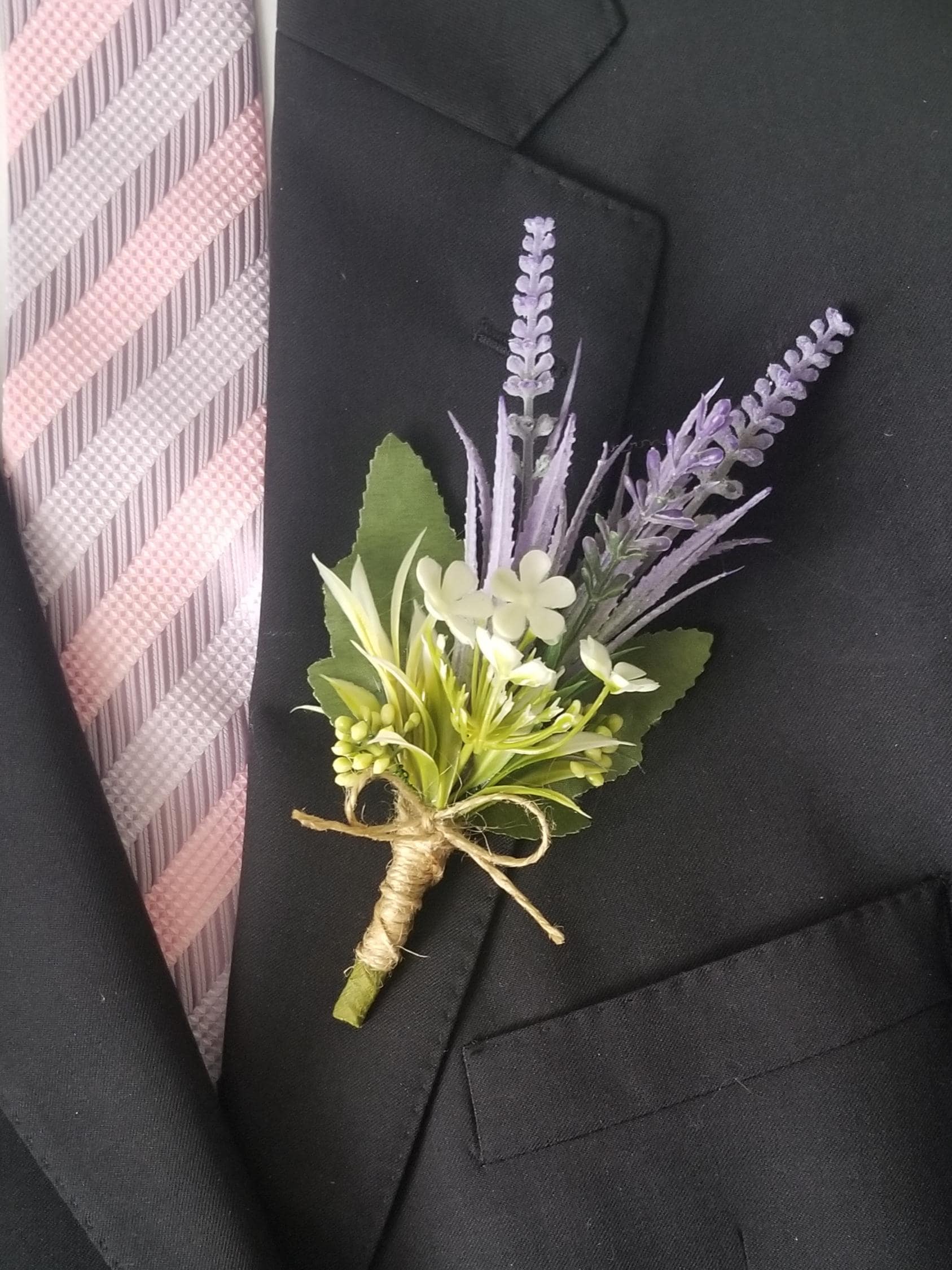 Lavender boutonniere - Etsy Österreich, image size:1687x2250